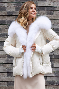 Пуховик с мехом песца